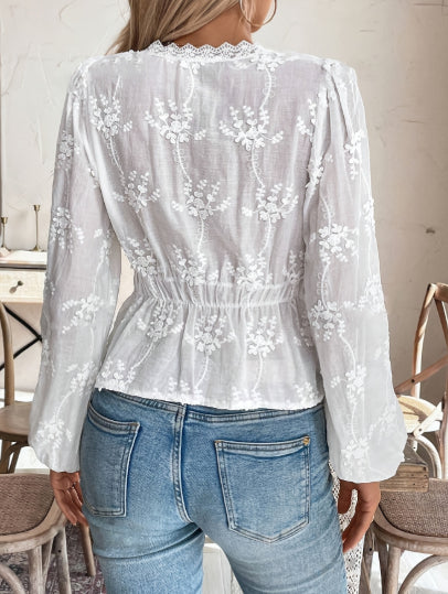 Blusa blanca de estilo boho con bordado suizo, mangas abullonadas y cintura elástica - Naiala Moda