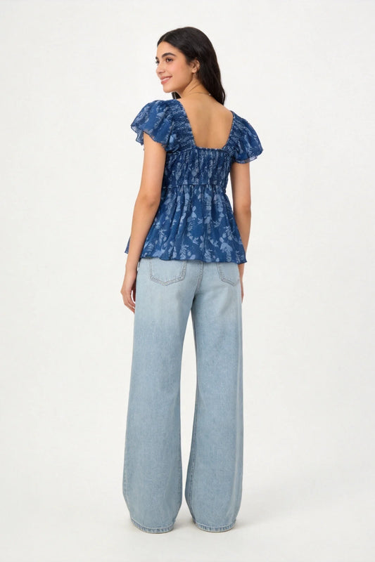 Espalda abierta de blusa estampada con manga corta